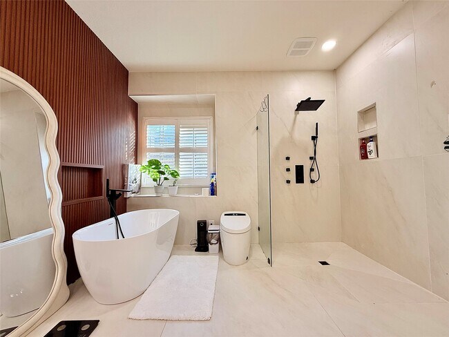 Building Photo - 16002 Garden Hill Ln