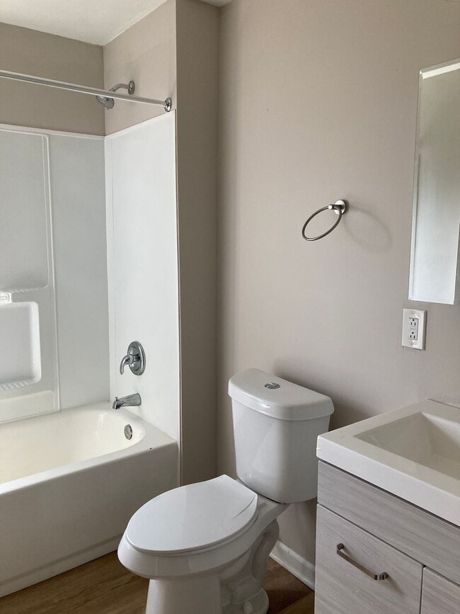 Building Photo - 2BR/1BA Townhouse in Central Northside! September 1 Move in!