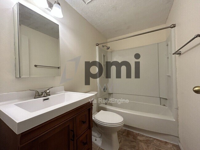Building Photo - 7490 Stonetrail Way