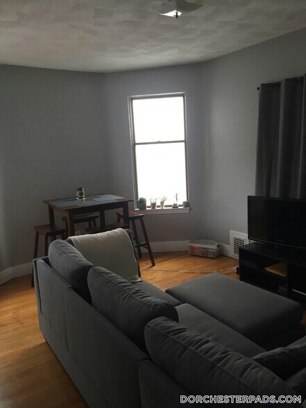 Building Photo - 33 Edison Green
