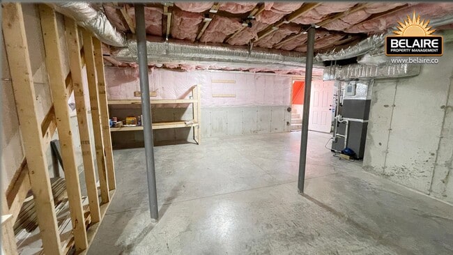 Building Photo - Cozy Country Living