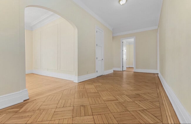 Building Photo - 220 W 98th St