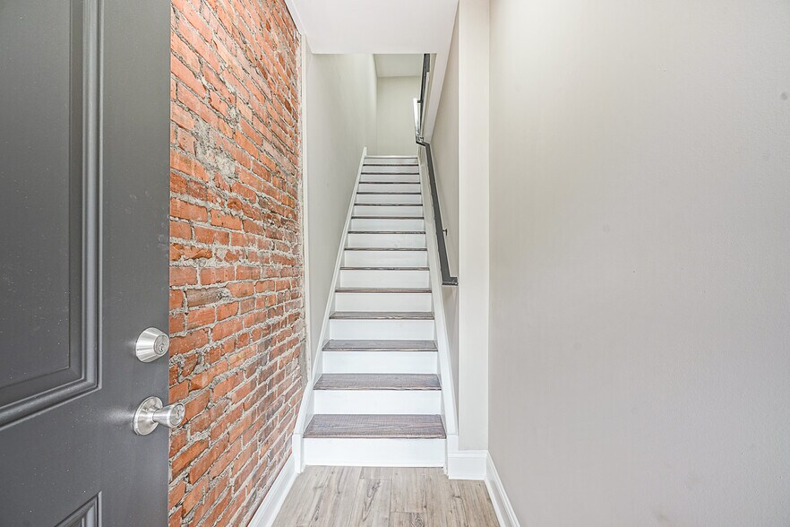 Building Photo - 5116 Delancey St
