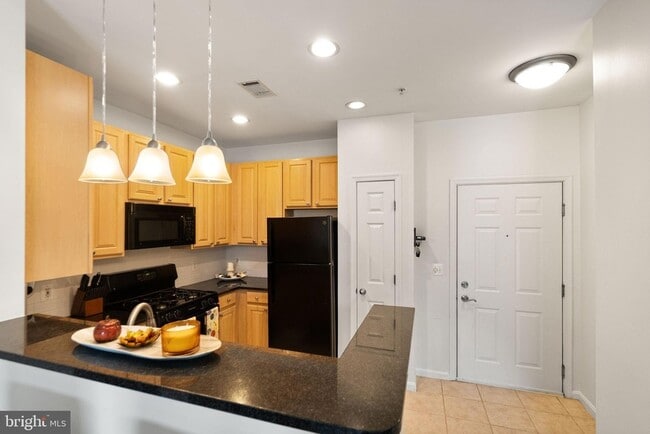 Building Photo - 2465 Army Navy Dr