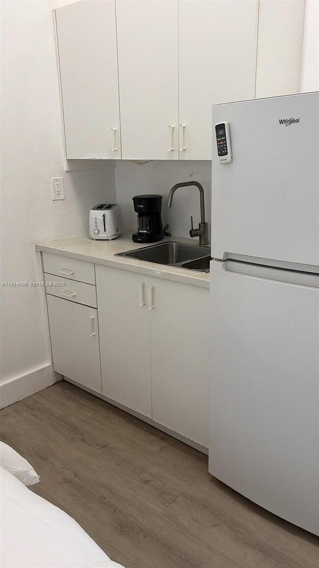 Building Photo - 2520 SW 20th St