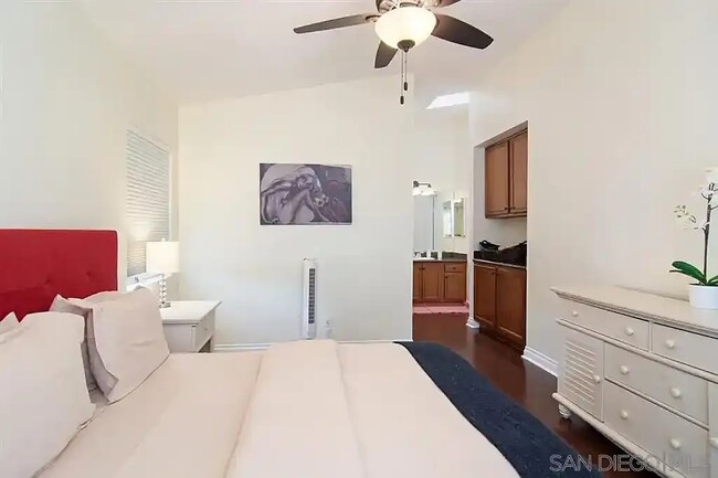 Building Photo - 3175 Howard Ave