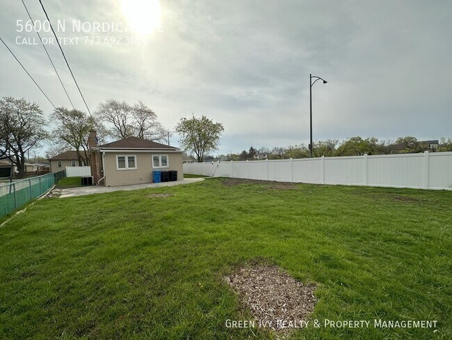 Building Photo - Beautiful 3 Bed 1 Bath Single Family Home ...