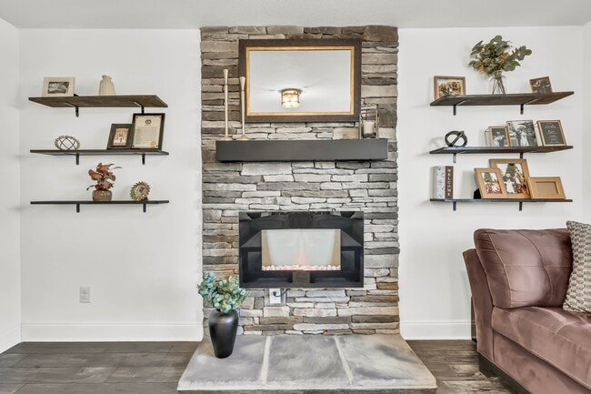 Building Photo - 505 Sourwood Dr