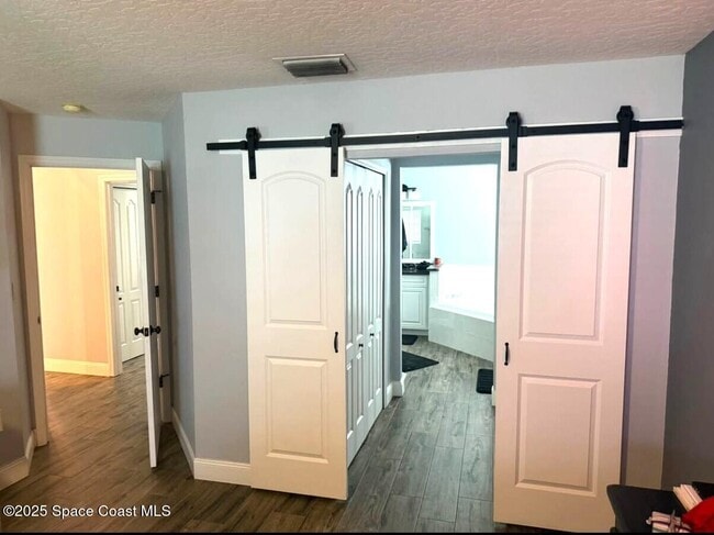 Building Photo - 1095 Egret Lake Way