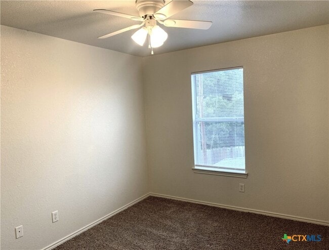 Building Photo - 105 Valley Cir