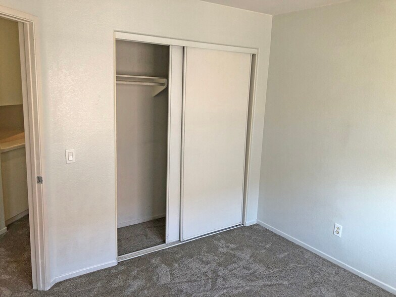Building Photo - 10140 Wateridge Cir