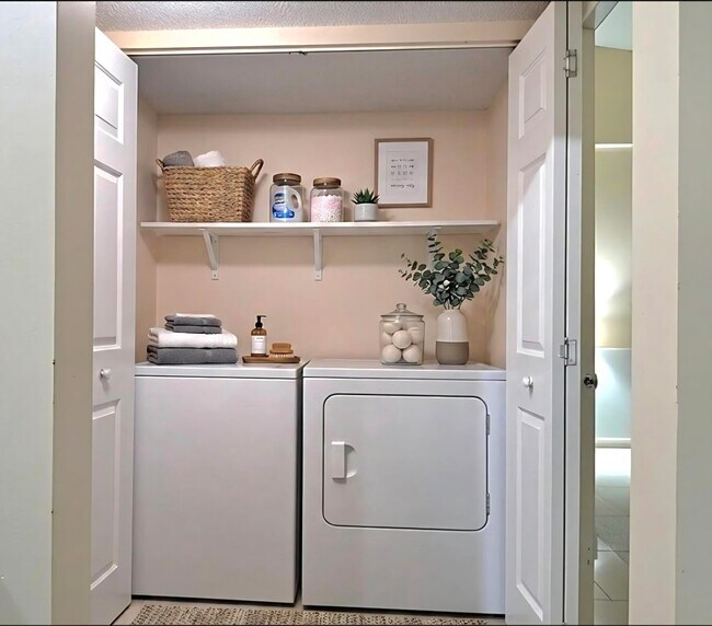 Building Photo - 641 Lyons Rd