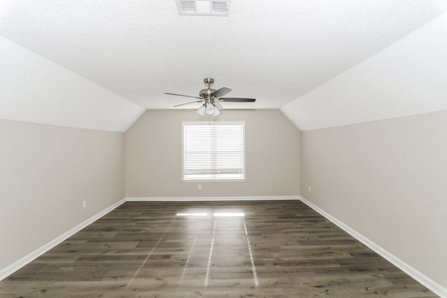 Building Photo - 4924 W Hedgewall Cir