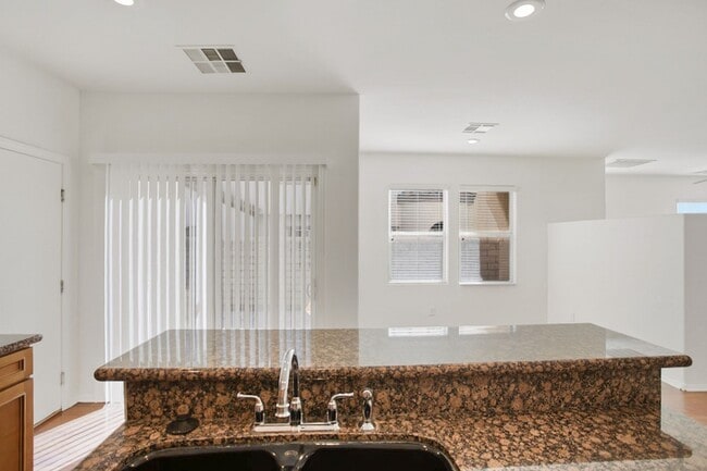 Building Photo - Well Kept Summerlin 3 Bedroom Home