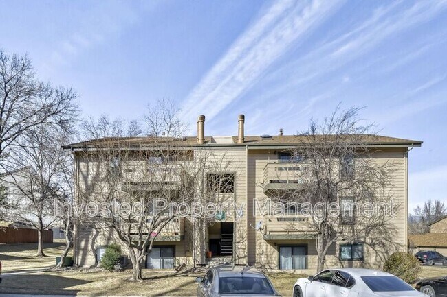 Building Photo - 370 Zang St