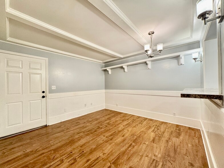 Building Photo - 164 W Wall St