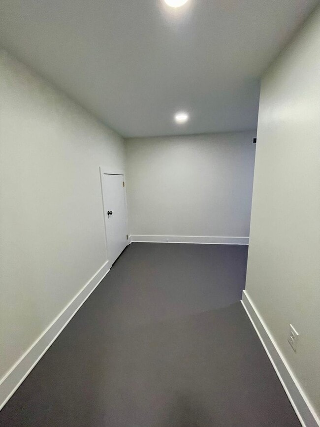 Building Photo - 323 50th Ave N