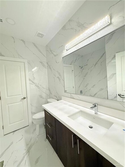 Building Photo - 3018 S K Center St