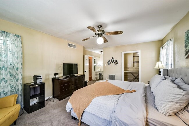 Building Photo - 3423 Ozark St