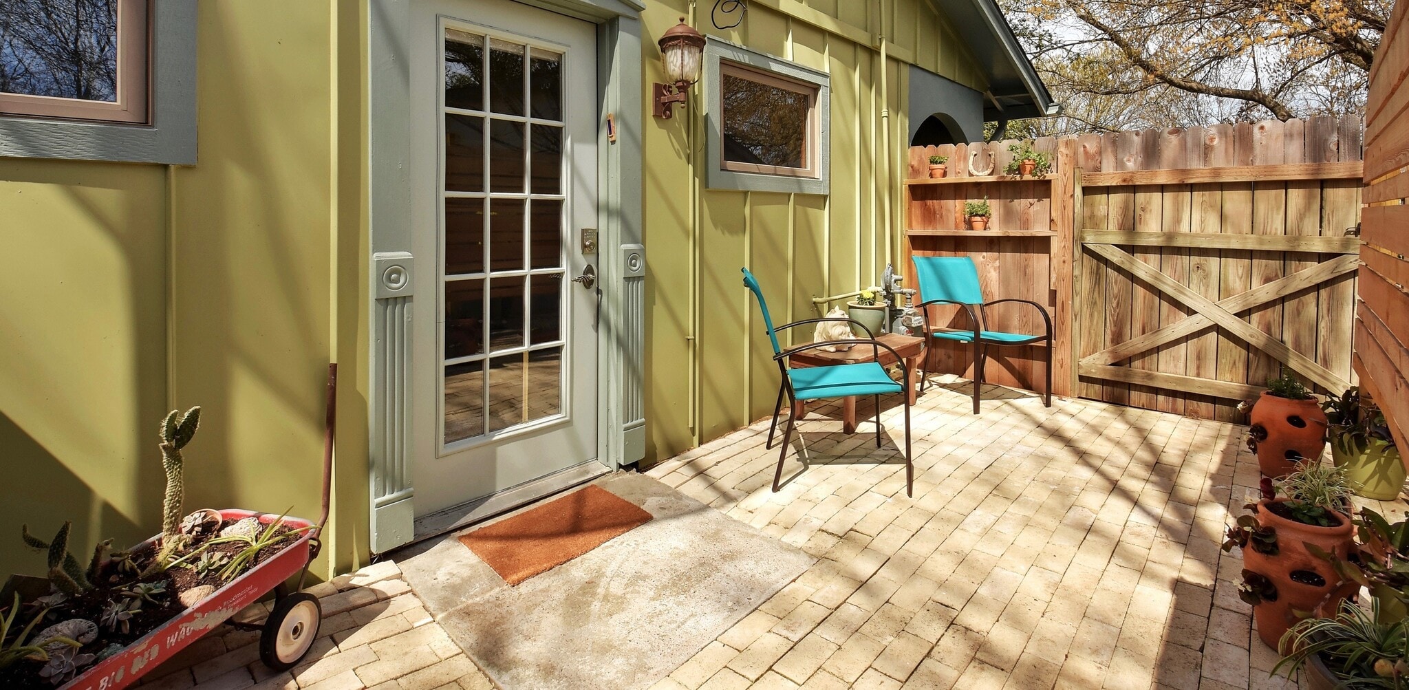 Building Photo - 3203 Loyola Ln