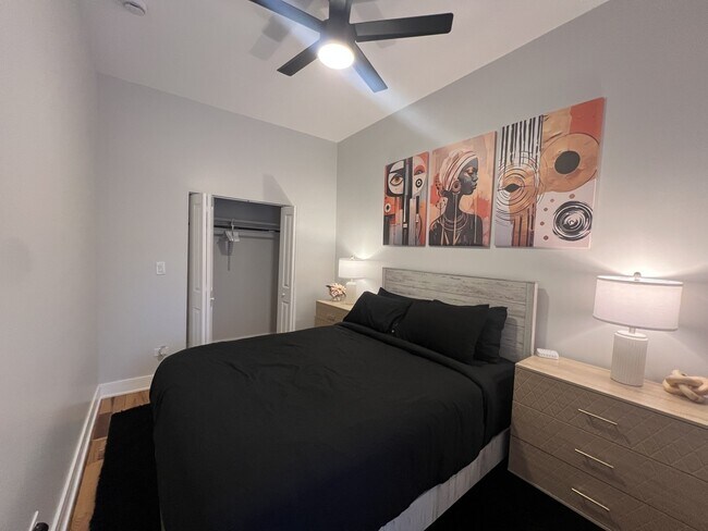 Building Photo - 6613 S Langley Ave