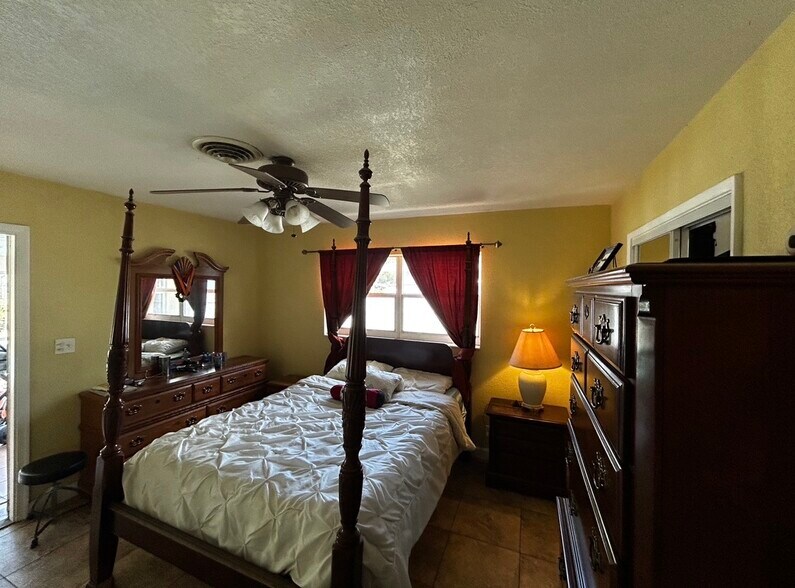 Building Photo - 381 NW 45th St