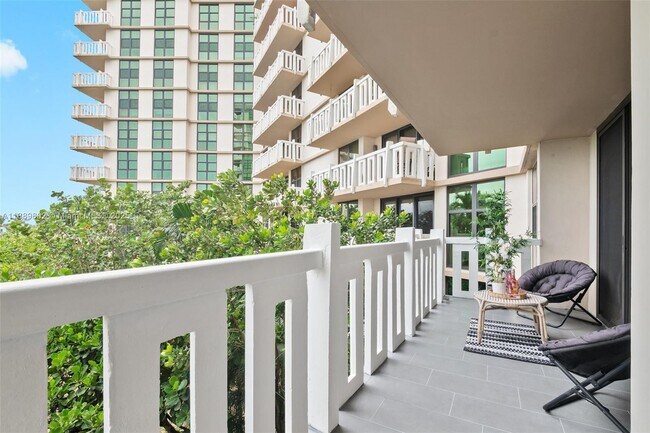 Building Photo - 1121 Crandon Blvd