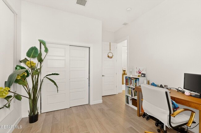 Building Photo - 905 Witton Pl