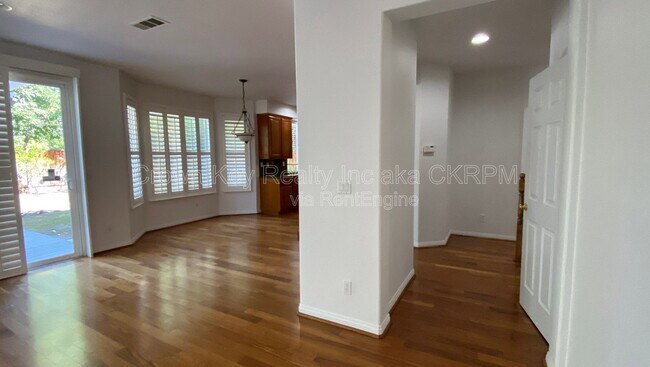 Building Photo - 1030 Eastlake Cir