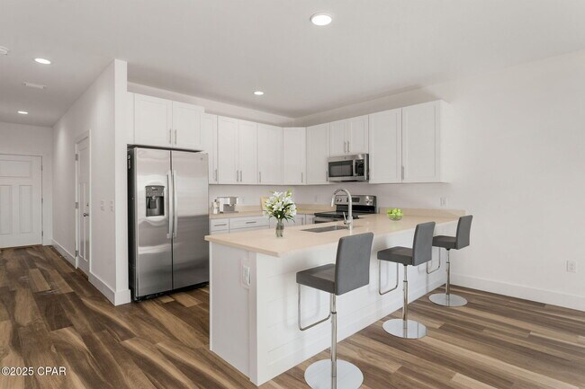 Building Photo - 7031 Patronis Dr