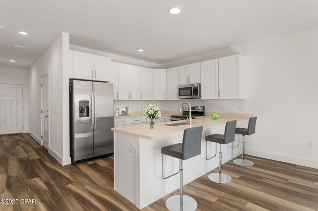 Building Photo - 7079 Patronis Dr