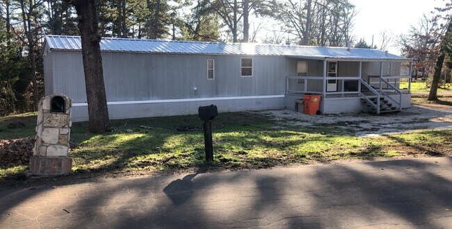 Building Photo - 16979 Pine Trail Dr