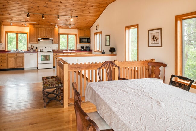 Building Photo - 35 Parsons Beach Rd