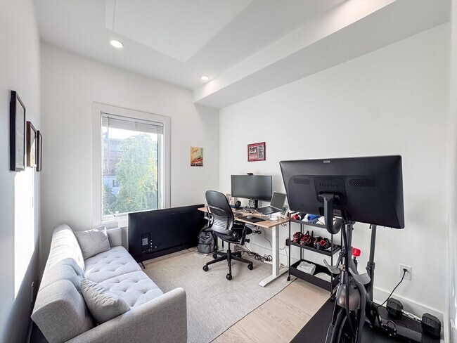 Building Photo - 231 Maverick St