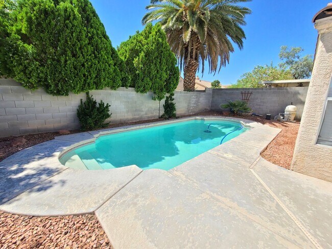 Building Photo - 137 Windy Creek Ave