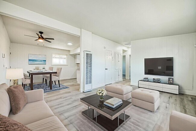 Building Photo - Beautifully Updated 3-Bedroom Single-Famil...
