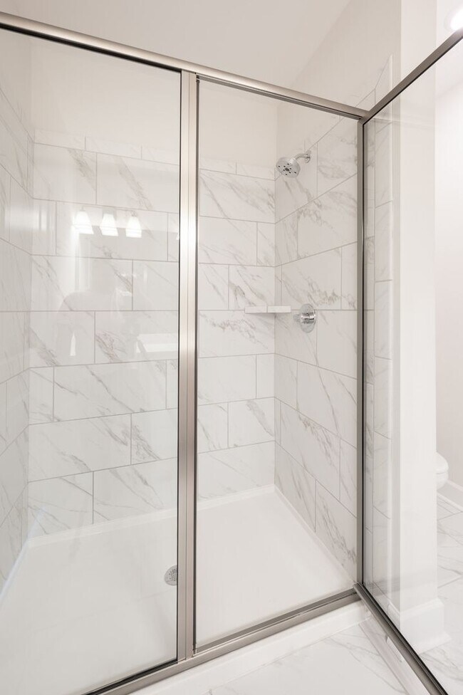 Building Photo - 2022-BUILT BURKITT COMMONS CONDO WALKABLE ...