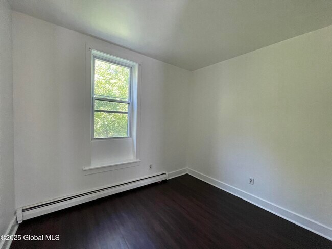 Building Photo - 475 S Pearl St