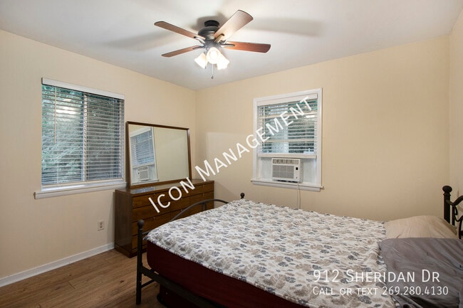 Building Photo - 912 Sheridan Dr
