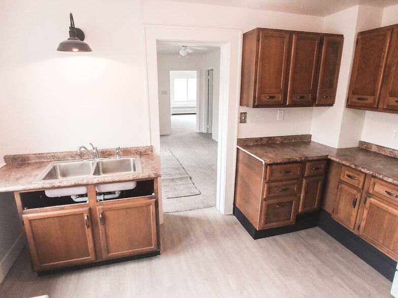 Kitchen - 2527 Reed St