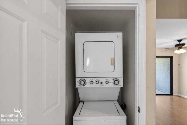 Building Photo - Bright and Modern 1Bdm 1Ba Condo Near Downtown Scottsdale!