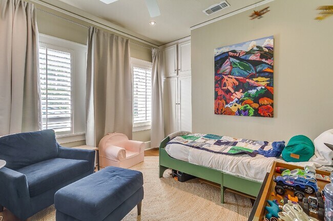 Building Photo - Darling English Tudor style home in the heart of the University District near TCU!