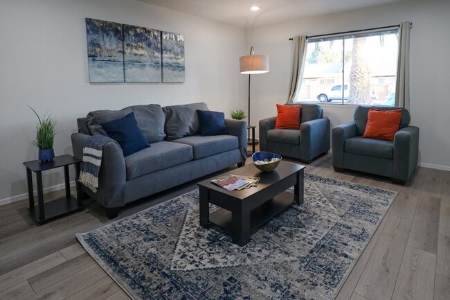 Building Photo - 328 E Dunbar Dr