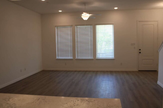 Building Photo - 628 Blue Rdg Dr