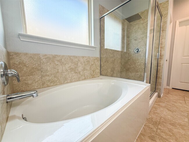 Building Photo - 2513 Kaman Ln