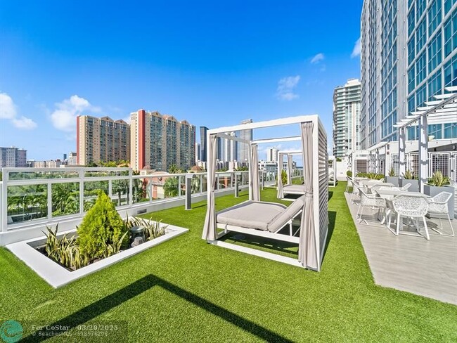 Building Photo - 400 Sunny Isles Blvd