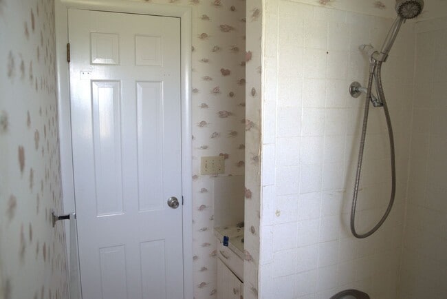 Building Photo - Nice 3 Bedroom Farm House In Fayette!