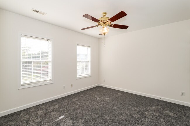 Building Photo - 110 Overhill Dr
