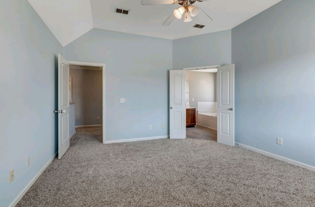 Building Photo - 6009 Ten Bears Way