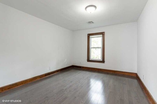 Building Photo - 56 N Chestnut St